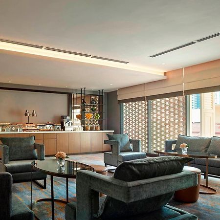 Hotel Stripes Kuala Lumpur, Autograph Collection Ngoại thất bức ảnh The Club lounge at Hong Kong International Airport