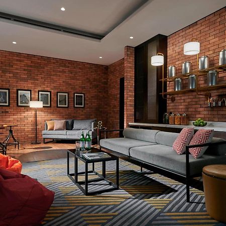 Hotel Stripes Kuala Lumpur, Autograph Collection Ngoại thất bức ảnh The Library