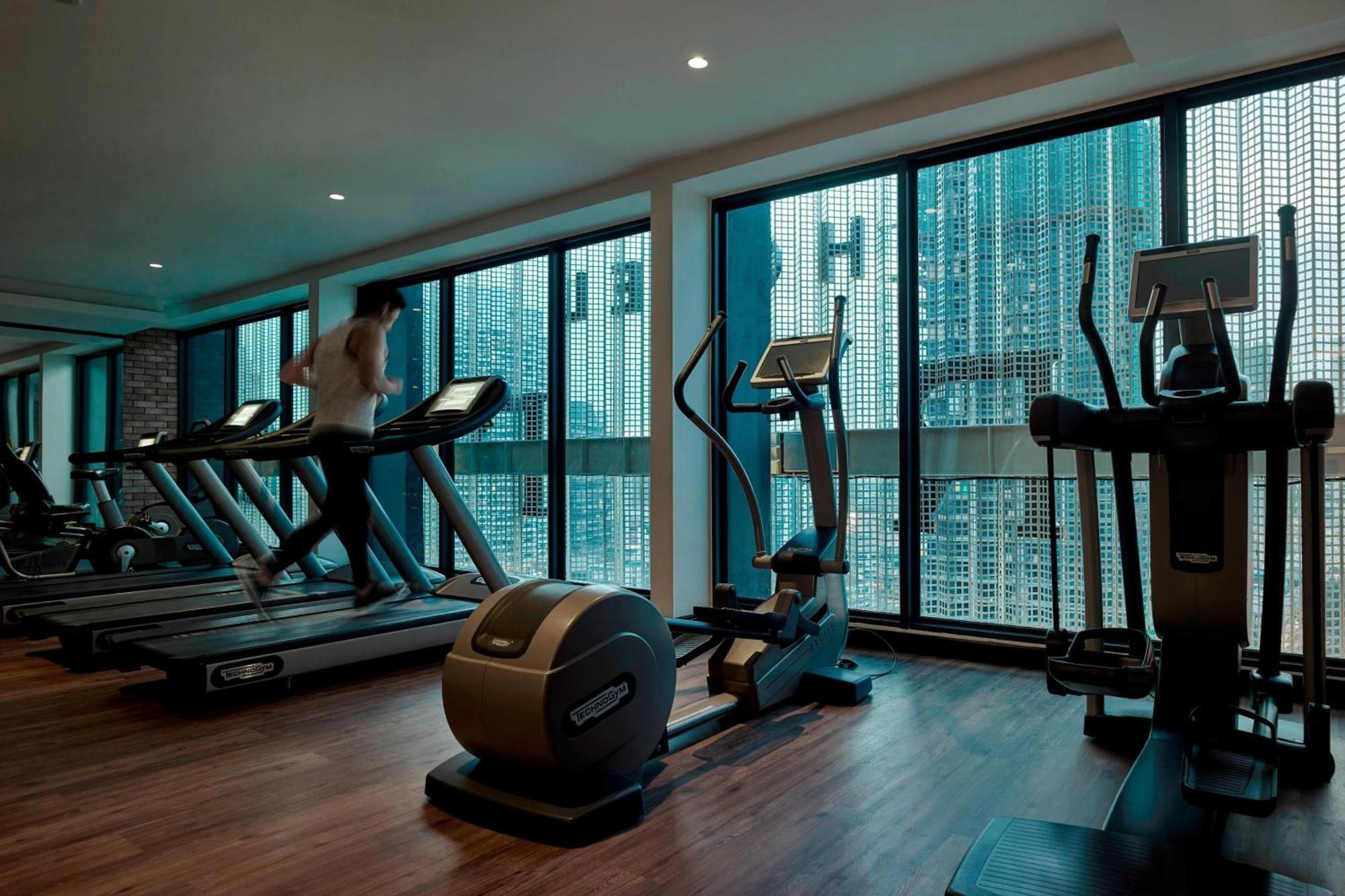 Hotel Stripes Kuala Lumpur, Autograph Collection Ngoại thất bức ảnh The gym at the hotel