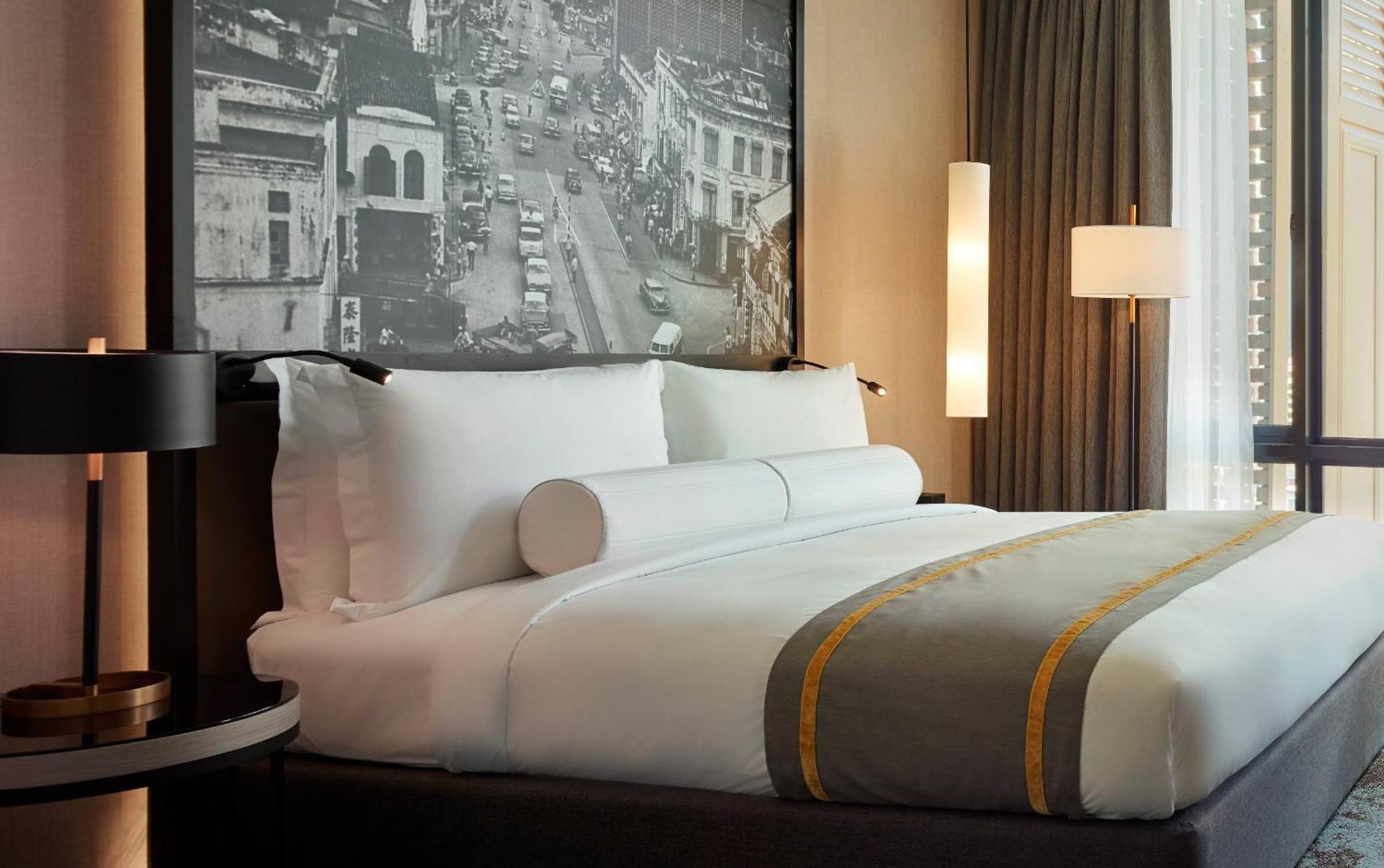 Hotel Stripes Kuala Lumpur, Autograph Collection Ngoại thất bức ảnh A bedroom at the hotel