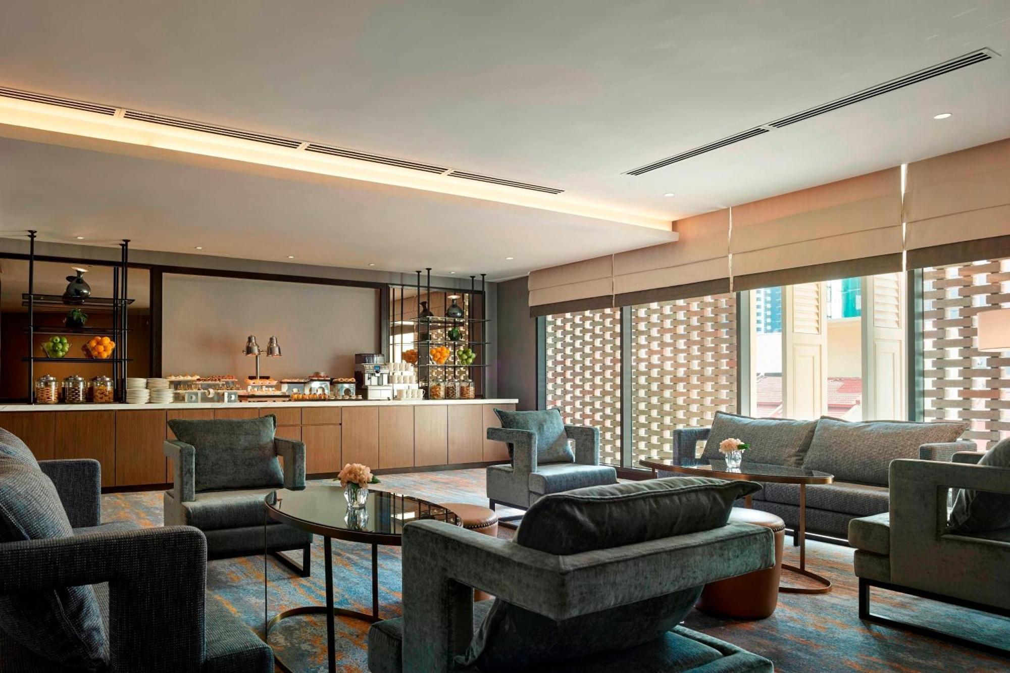 Hotel Stripes Kuala Lumpur, Autograph Collection Ngoại thất bức ảnh The Club lounge at Hong Kong International Airport