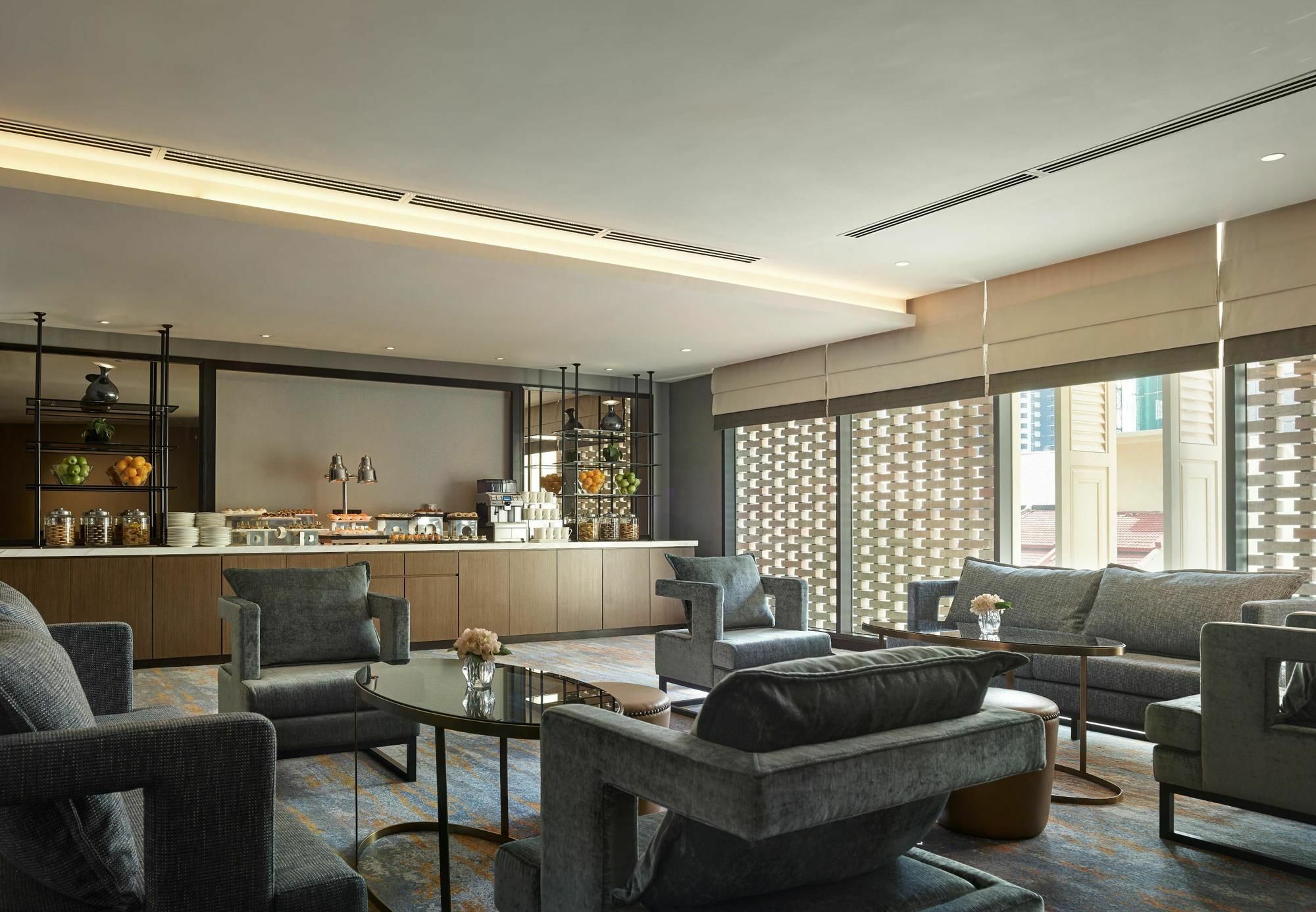 Hotel Stripes Kuala Lumpur, Autograph Collection Ngoại thất bức ảnh The Club lounge at London Heathrow Airport